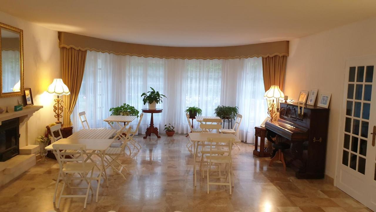 Crown Roads Bed & Breakfast Le Faouët Eksteriør bilde
